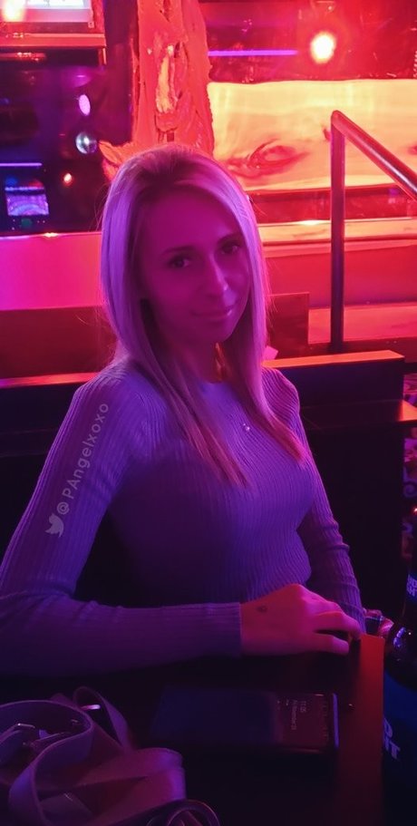 petite angelxoxo pretty model photos