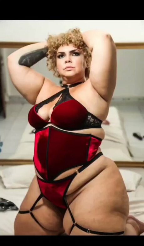 Regiarasouza model hot photo