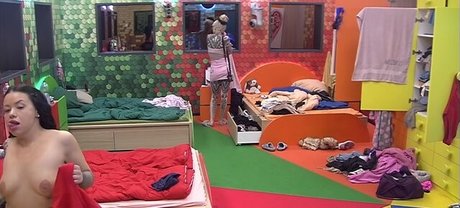 Valo Vilag erotic star pics