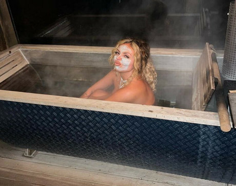 Jesy Nelson star nude pic