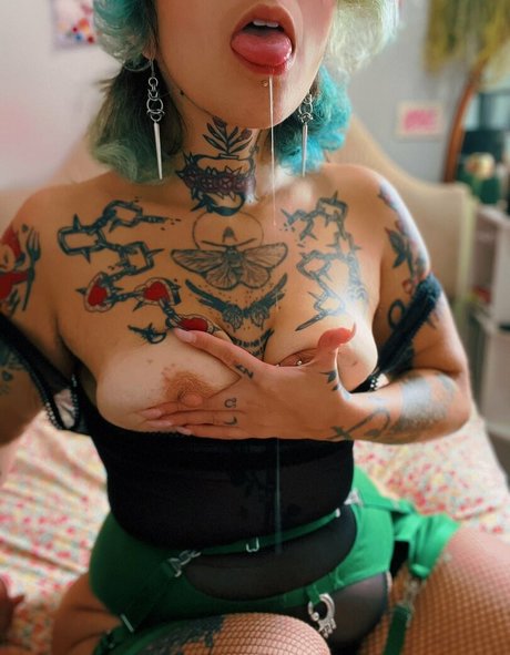 Querosie Querosie naked model picture