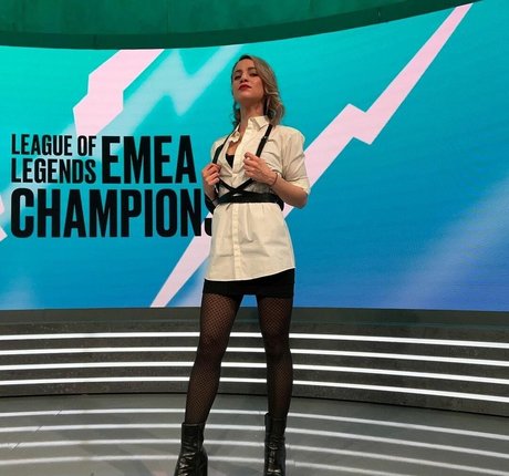 laure bv nudes star archive