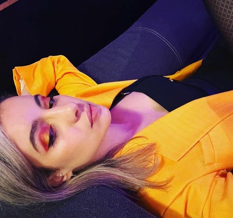 laure bv exclusive model archive