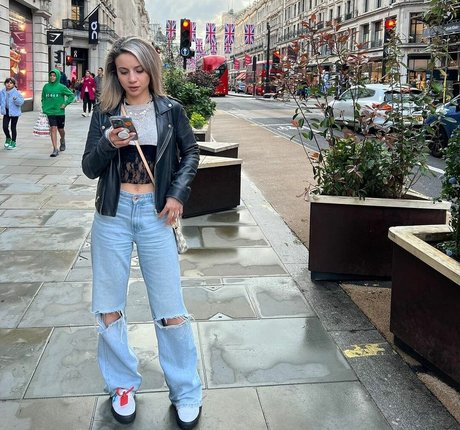 laure bv star sexy galleries