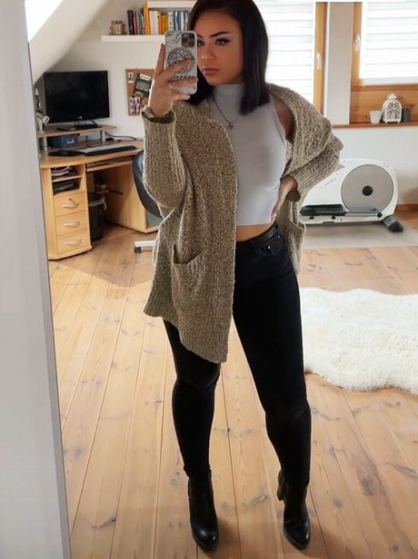 Fiona Schramm adult star photo