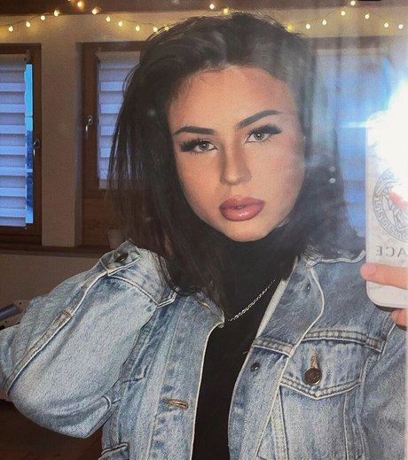 Fiona Schramm art star photos