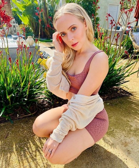 Madilyn Bailey sex pornstar photo