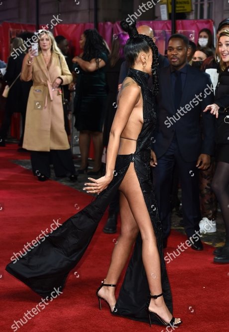 Leigh Anne Pinnock model naked img