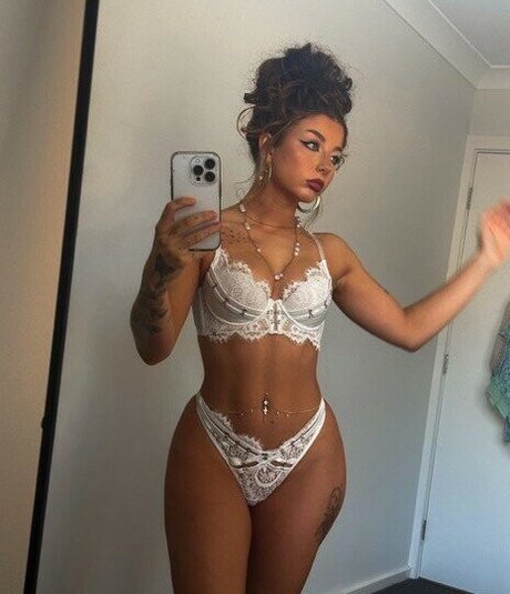 Keelyyedwards erotic model pictures