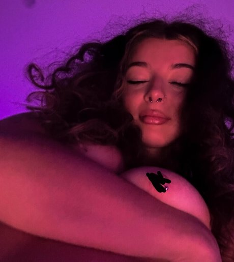 Keelyyedwards naked star pic