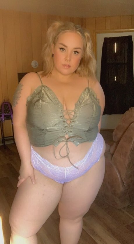 carolinequinnvip star hot picture