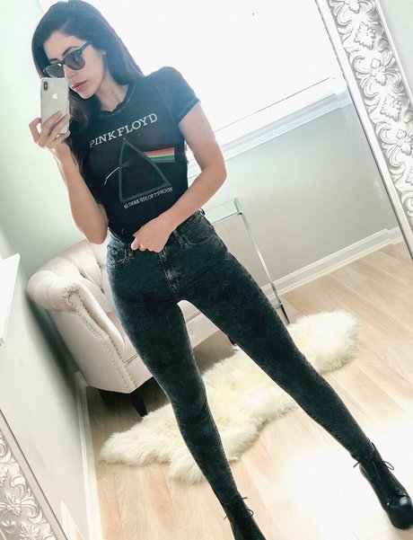 Anna Paulina Luna star erotic archive