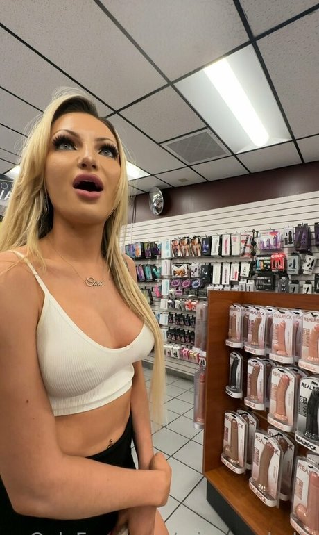 misscarabelle actress picture