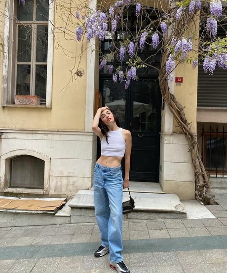 Hazar Erguclu pornstar erotic photo