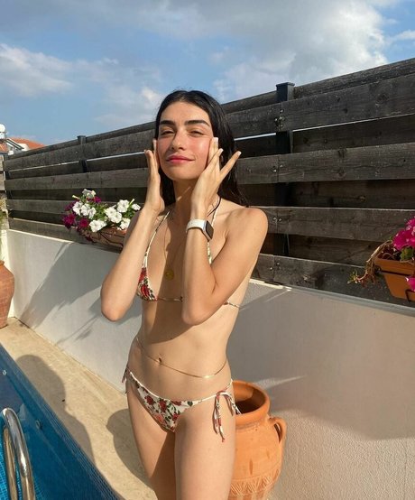 Hazar Erguclu model adult pictures