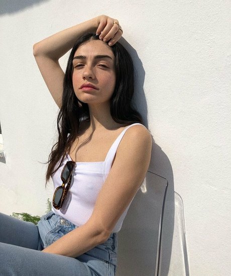 Hazar Erguclu best star pics