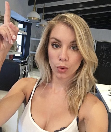 Jennifer Holland nudes model picture