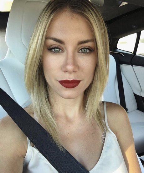 Jennifer Holland pornstar galleries