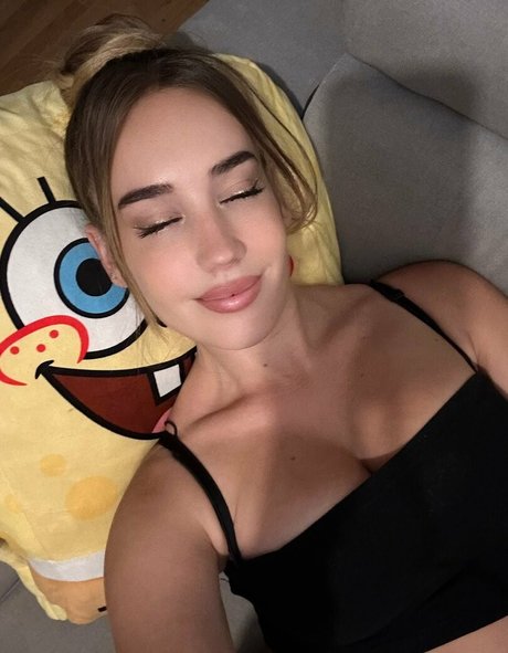 Lluna Clark pornographic actress photo