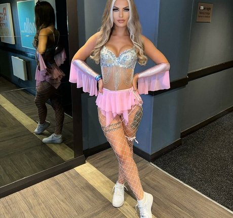 Xavia Brooke star art pictures