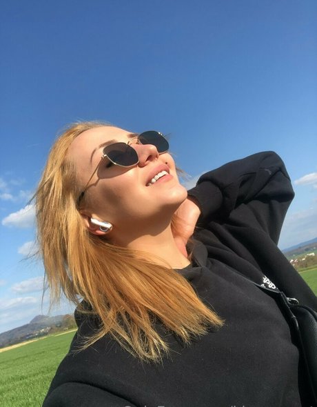 kira secret pretty star photo