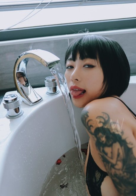 gloves onlyfans nude photos