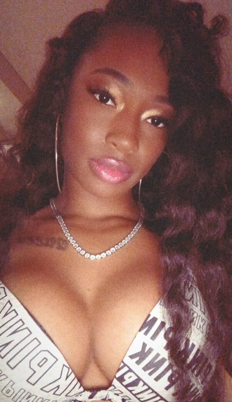 Lucky Hustla porn star photos