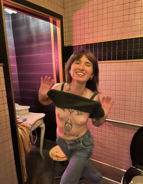 ratxgurl model nude pics