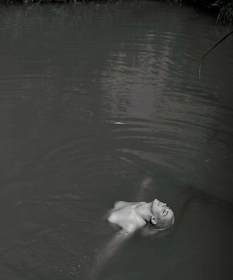 Yuval Gold star exclusive picture