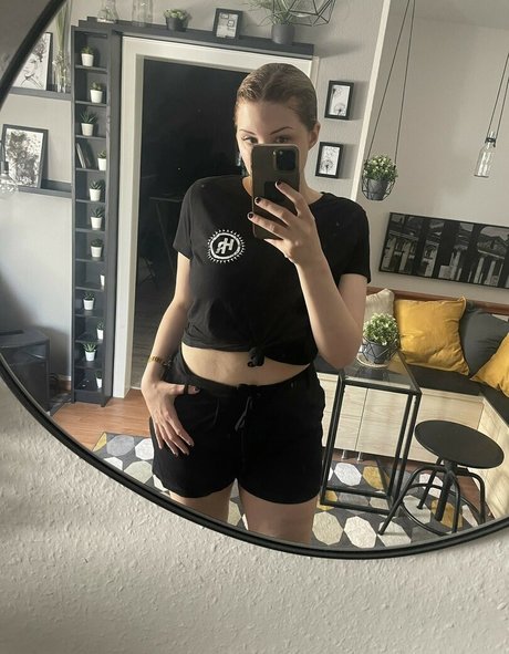 dieKittey nice actress photo