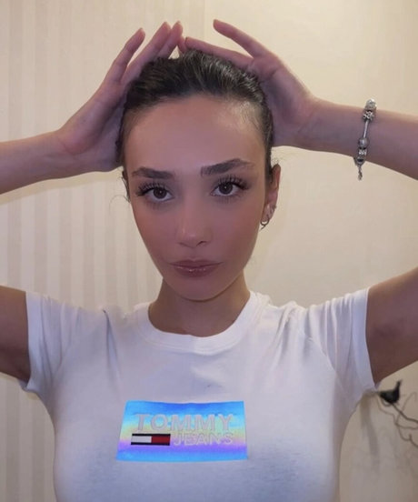 Daiana Dugalia pretty star images