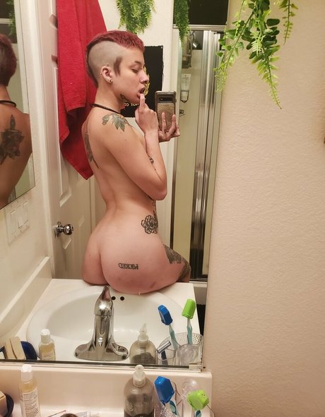 Little Spittle sexy model pictures