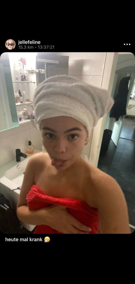 Jellefeline star naked images