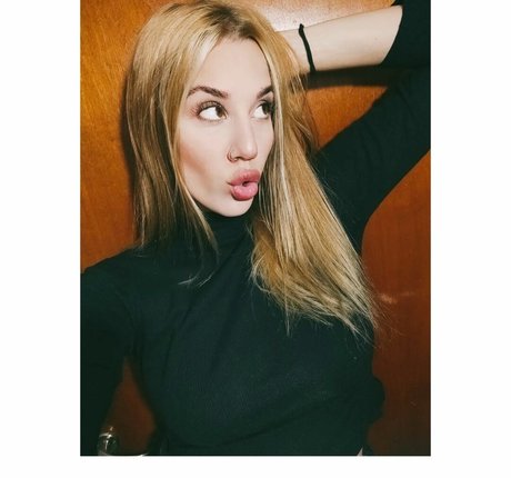 Lucila Villar model gallery