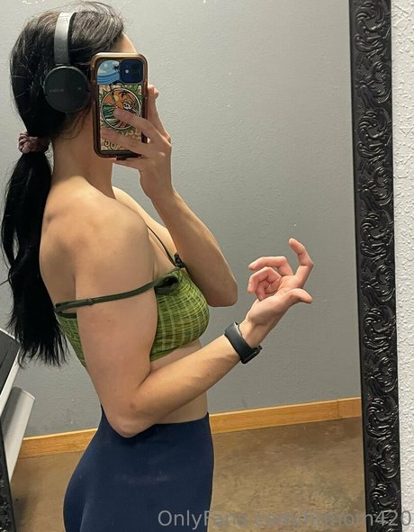 fitmom420 star exclusive photo