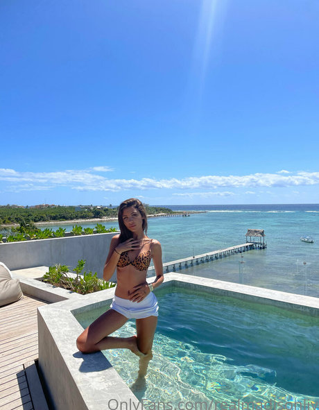 realmadisonliv exclusive actress image