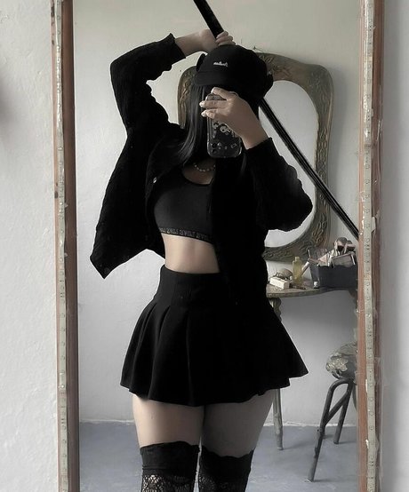 Slythye naked model photos