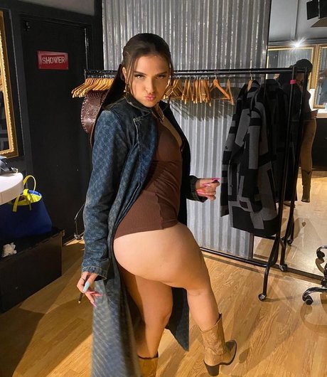 Mae Muller porn model galleries