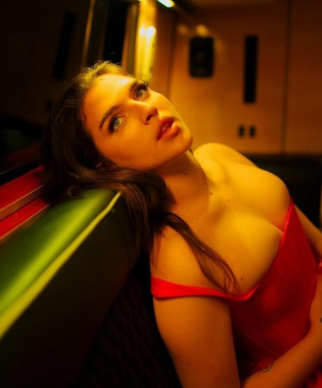 Mae Muller sexy pornstar image