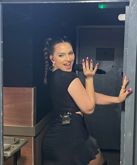 Mae Muller sex actress gallery