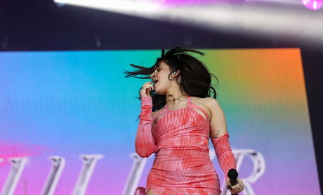 Mae Muller star sexy photos