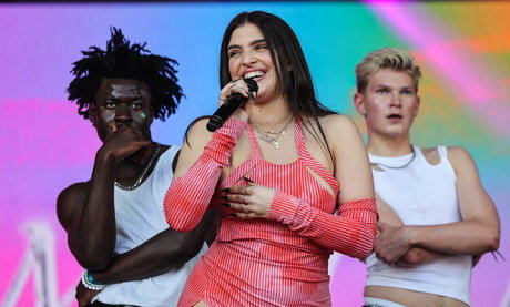 Mae Muller nude pornstar image