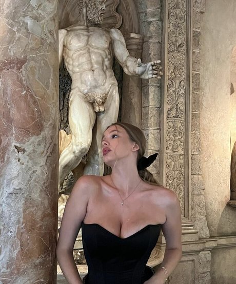 curvy muscle onlyfans top pictures