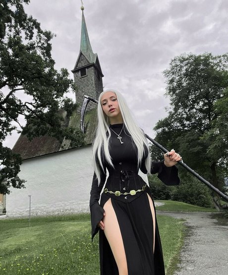 Eilse Deinsee model best image