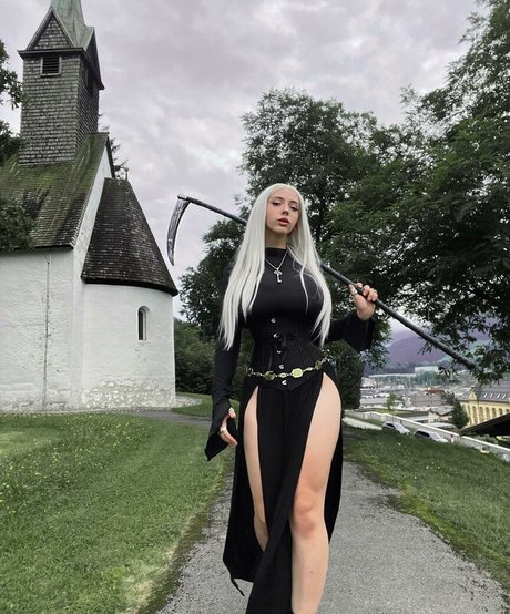 Eilse Deinsee actress pictures