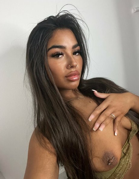 Jordan Roberts model adult pics