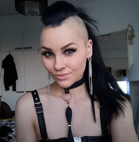 VMissyB pornographic actress gallery