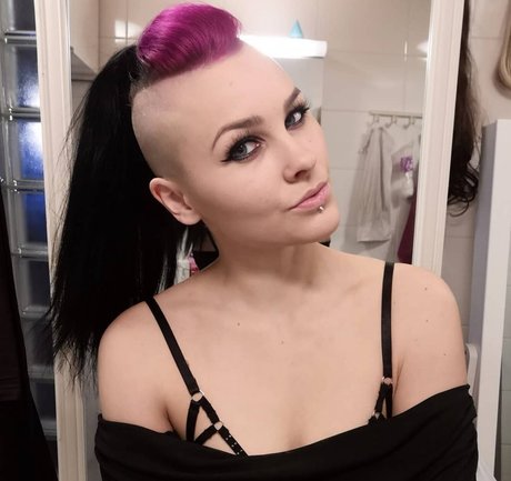 VMissyB model pretty photo