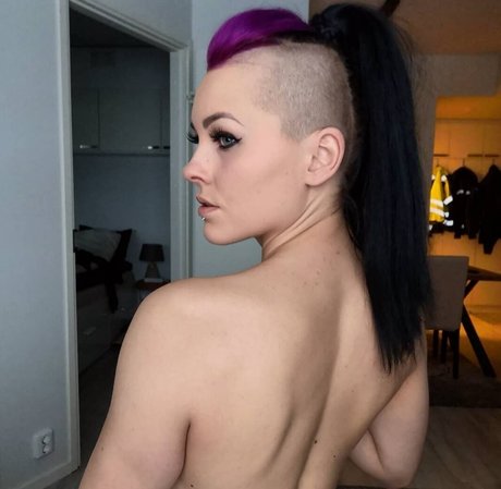 VMissyB model adult picture