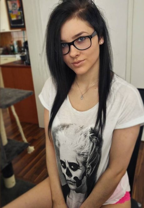 VMissyB erotic actress archive